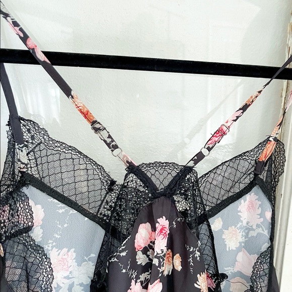 BLACK Floral Racerback Lace Camis - Picture 3 of 4